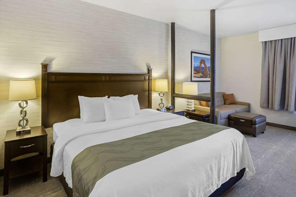 Quality Suites Moab Near Arches National Park Room photo