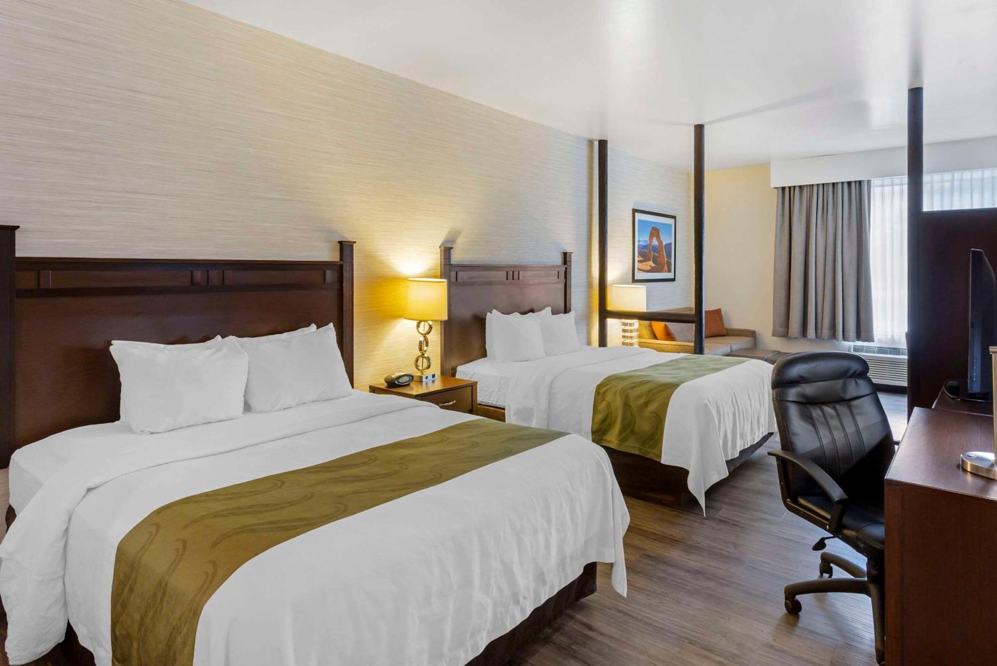 Quality Suites Moab Near Arches National Park Exterior photo