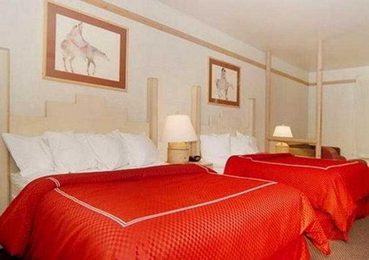 Quality Suites Moab Near Arches National Park Room photo